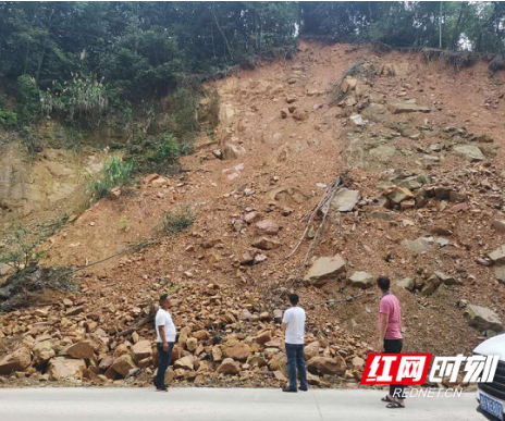 桃江桃花江镇：全力加强临水临崖公路交通隐患治理