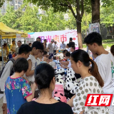 扶贫助农 省物协社区服务分会开展“阳光集市”活动