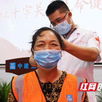 “红十字关爱生命健康行”走进中建五局长沙机场项目