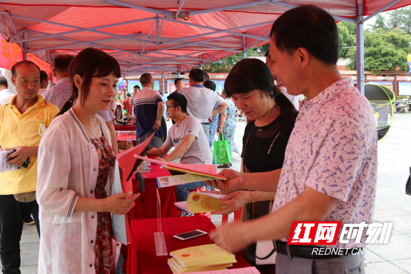 宁远县自然资源局参加全县“安全生产月”宣传活动