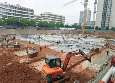 长沙高新区房建项目齐头并进 奋战雨季攻坚克难