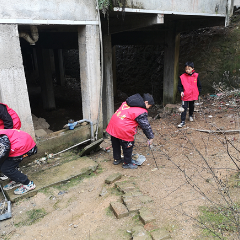 水洞底中学开展“美校园环境 扬雷锋精神”志愿服务活动