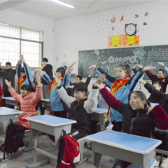 学习雷锋 与爱同行 娄底金海红领巾志愿者走进特校