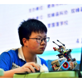 湖南娄底：青少年机器人竞赛显身手