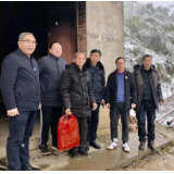 风雪中的关怀 湖南人文科技学院赴灌溪村调研指导乡村振兴工作