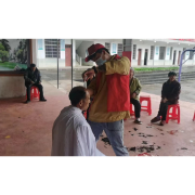 三甲乡铜盆村：爱心义剪暖人心