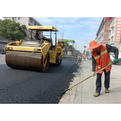 涟源公路：筑坦途庆佳节