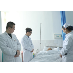 七旬老人体重仅50多斤，腹痛难忍竟是因为它……