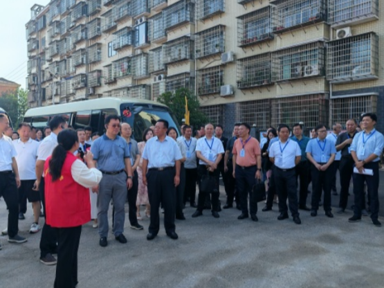 红观察|从“单向管理”到“双向奔赴” 娄底城管“三进”绘就城市治理新图景