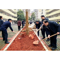 湖南人文科技学院农生院开展植树护绿主题党日及课程实践活动