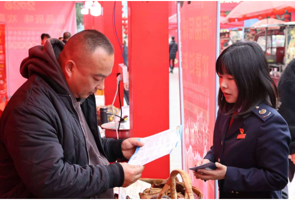 怀化辰溪税务：“税”遇年货节 “食”味香四方