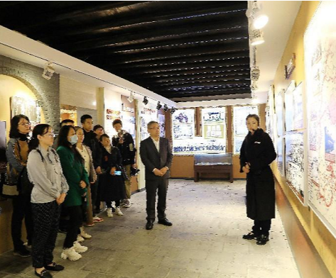 湖南安全职院举办“统战百年路 赏秋同心行”主题学习活动
