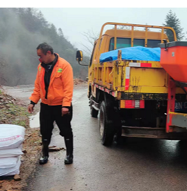 新一轮低温雨雪冰冻天气来袭 沅陵公路部门提前部署、全力应对