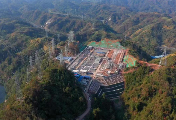 400名电力工人国庆坚守在岗 500千伏边城变电站即将投运