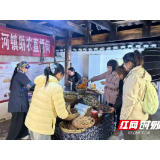 湖南劳动人事职业学院师生赴保靖县水田村  助力豆香飘出深山