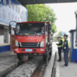 张家界市：多措并举开展公路治超