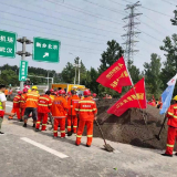 抗洪保畅！风雨之中又见“路桥红”