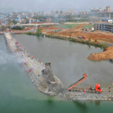 湘江永衡三级航道浯溪二线船闸上游深水围堰顺利合龙