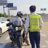 摩托车欲上高速“走捷径”G0401长沙绕城高速公路（西北段）开展摩托车违法上高速专项治理行动