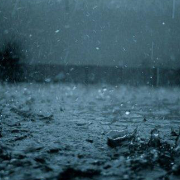 本周末湖南阵雨纷纷 近期气温降幅较大 注意适时增添衣物