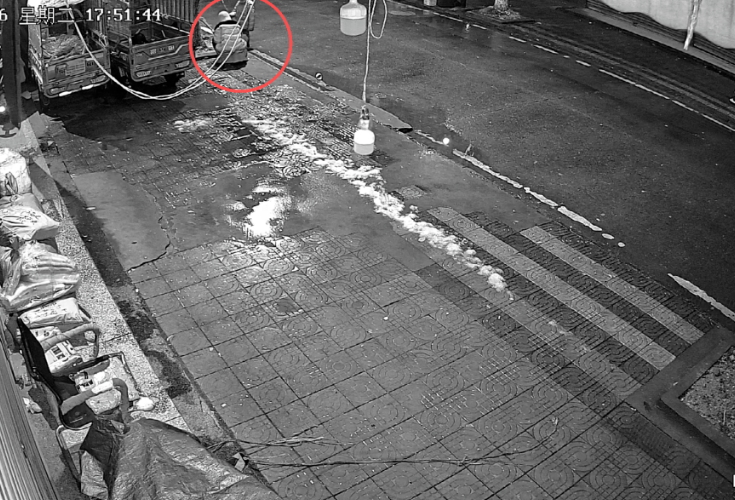 带娃放烟花引发大火，致损超80万元！女子获刑！