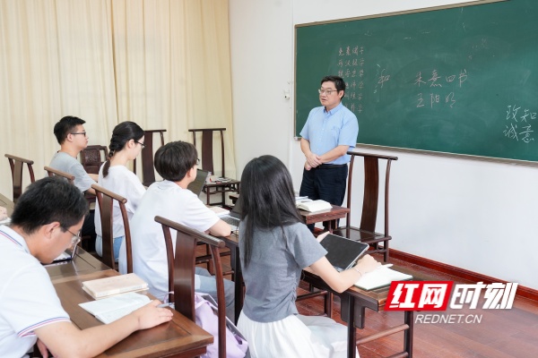 岳麓书院课堂.jpg 岳麓书院课堂.jpg