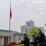 视频|娄底社会各界深切哀悼抗疫烈士和逝世同胞