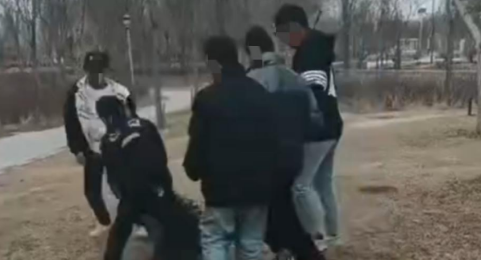 舆评 | 通报若留“堵点”，舆情难迎“拐点”