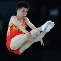 严浪宇卫冕成功贺龙雨摘铜 湖南男子蹦床“双子星”十五运齐突破