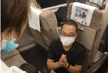 高铁上女童发急病 随身携带“家伙”的绥宁女医师妙手施救
