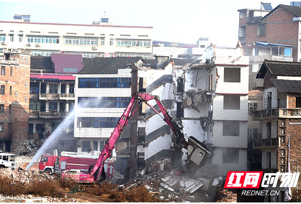 新邵县有序推进棚改项目被征收房屋拆除工作