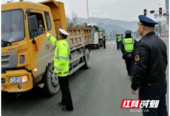 邵阳县七里山场：持续整治交通顽瘴痼疾