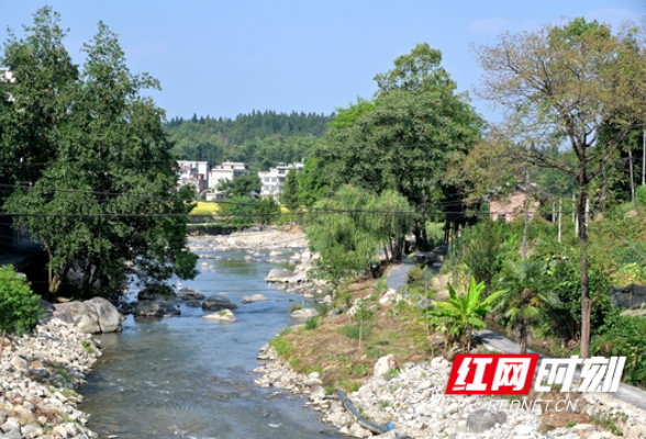 隆回县黄金井村：水美湘村“颜值”新