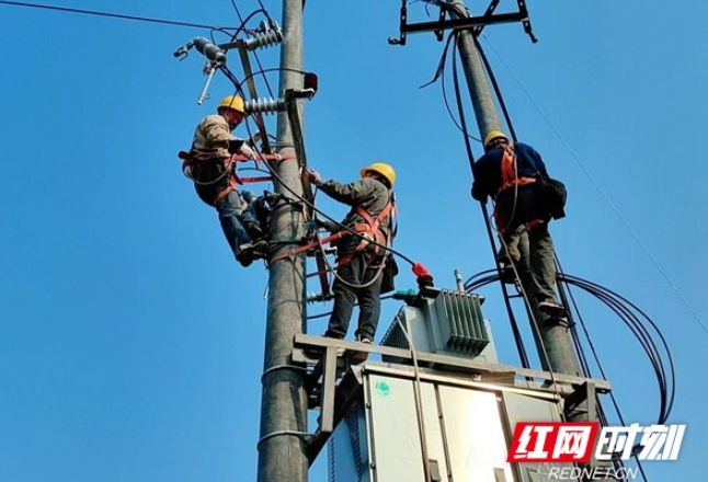 迎峰度冬|新增变压器 消除用电高峰“卡脖子”现象