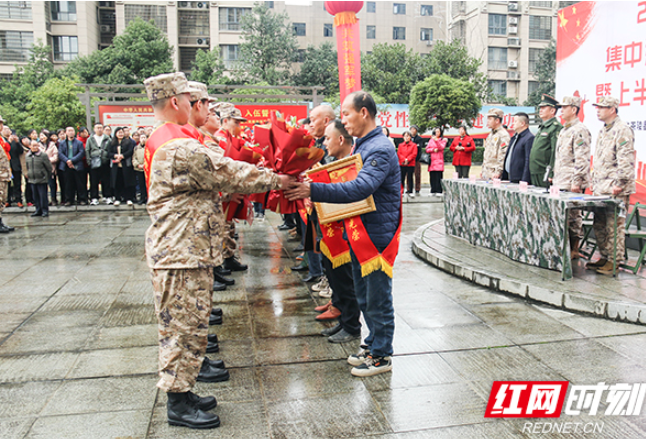 株洲茶陵县集中送立功喜报仪式暨上半年新兵欢送大会拉开帷幕