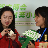 顶雪贡糕、独山秀蓝莓进入直播间 “湘农荟”主播推介安徽美味