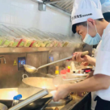 做有温度的中式快餐 大米先生长沙市场百店启航