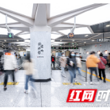 “悦”享在路上，长沙地铁打开“书香会客厅”