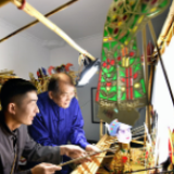 【非遗传承 有味发现】湘潭纸影戏：爷孙俩让飞影间的千古大戏继续流传