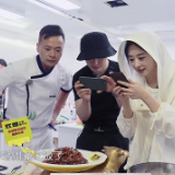《中餐厅第四季》赵丽颖做“炊烟小炒黄牛肉” 林大厨：有锅气！