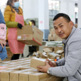 “就地过年”助推家乡年味产品 拼多多“原产地直发”湖南外婆菜热卖