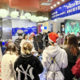 冬日造势 顽咖啡国金街快闪店火爆出圈