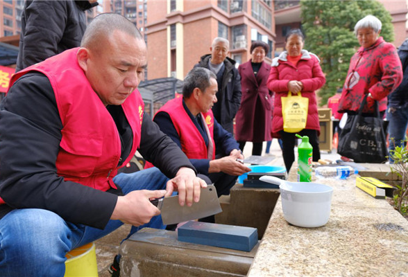 长沙县泉韵社区：暖心三月学雷锋 便民服务进家门