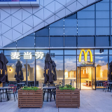 麦当劳中国首家低碳生活体验店落户广东揭阳万达广场 环保充电单车全国首发