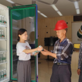 夏日送清凉，冷饮“暖”人心 “爱心驿站”为户外工作者送清凉