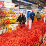 春节“繁花”②丨线上线下年货俏，消费者聚焦“心头好”