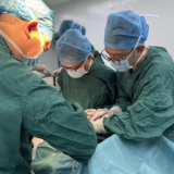 长沙泰和医院勇啃“硬骨头”,多学科协作卸下患者24斤“重负”