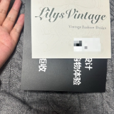 网购服饰“巨型吊牌”引热议：防蹭穿还是商家自导自演？