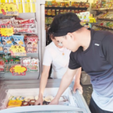 长沙夏季平价雪糕仍是主流 水果流行冻着吃