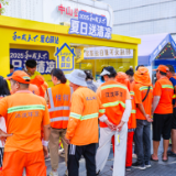 慈善助力 武汉市江汉区青年志愿者协会清凉行动为万名户外工作者送“及时雨”